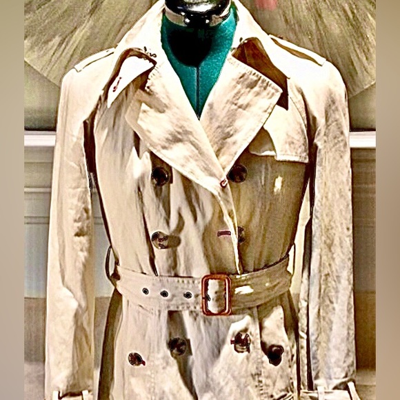 Banana Republic trench coat. Tan,cotton canvas, lined, lots of details, Size PS - Picture 2 of 16